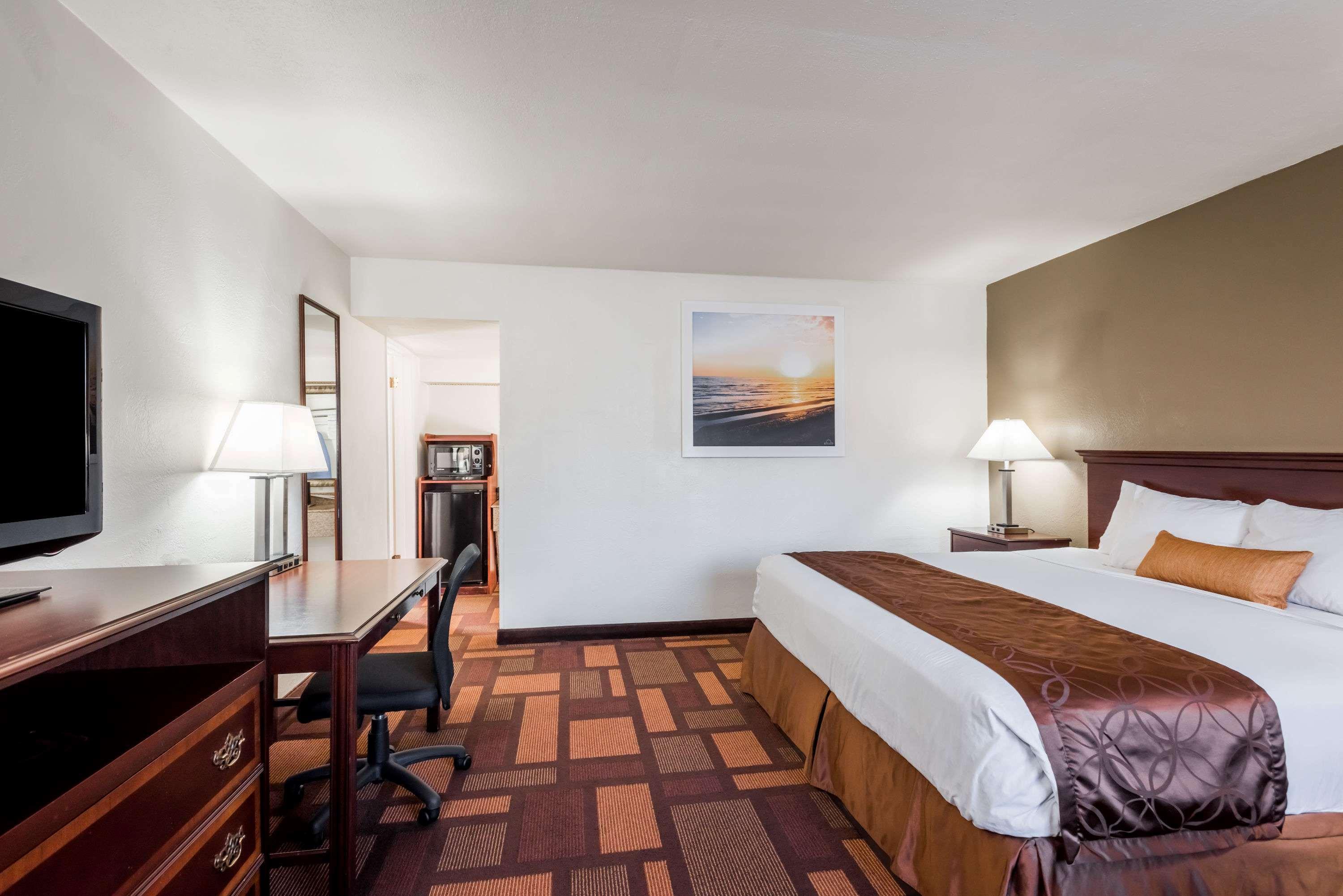 Days Inn & Suites By Wyndham Lodi Exterior photo