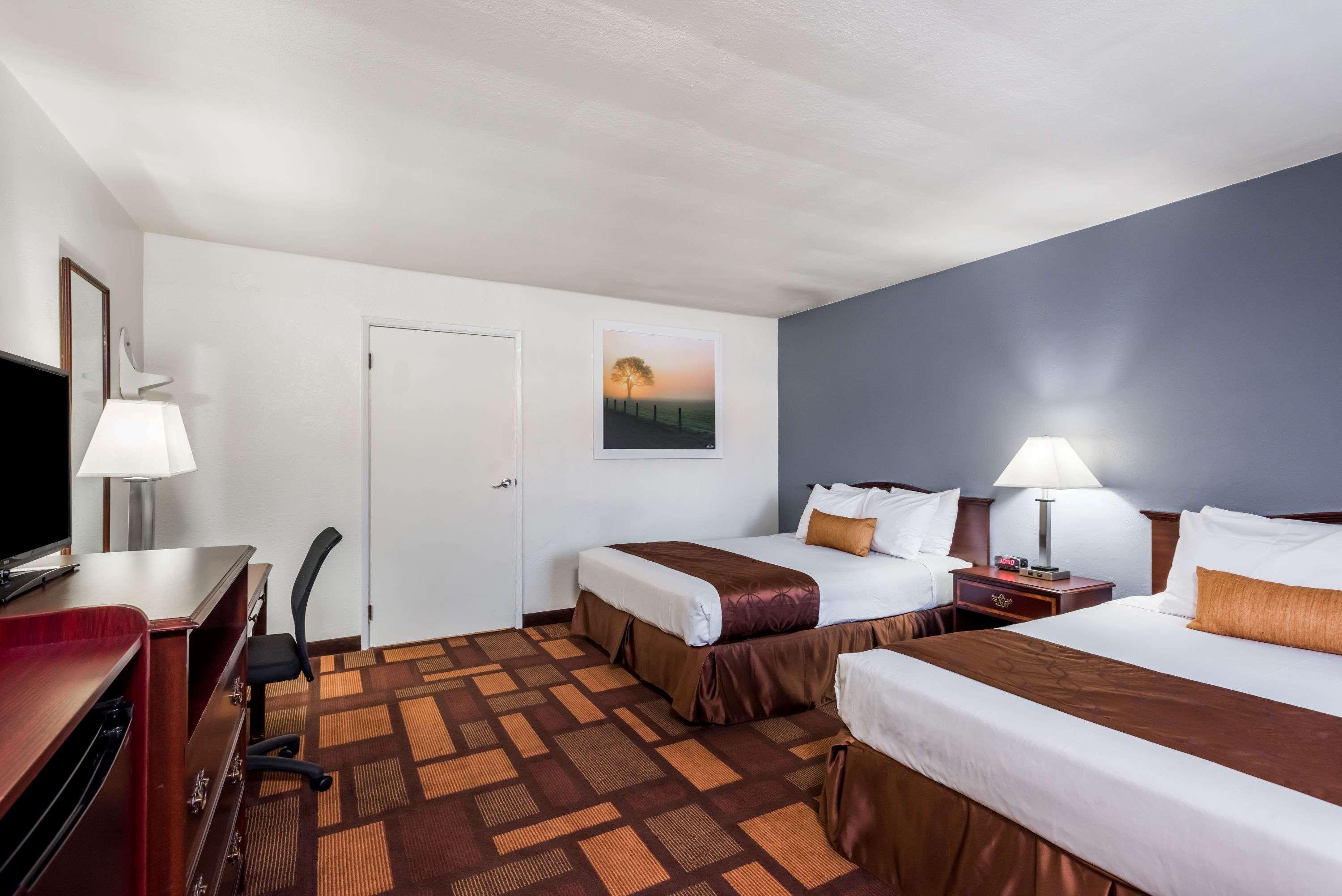 Days Inn & Suites By Wyndham Lodi Exterior photo