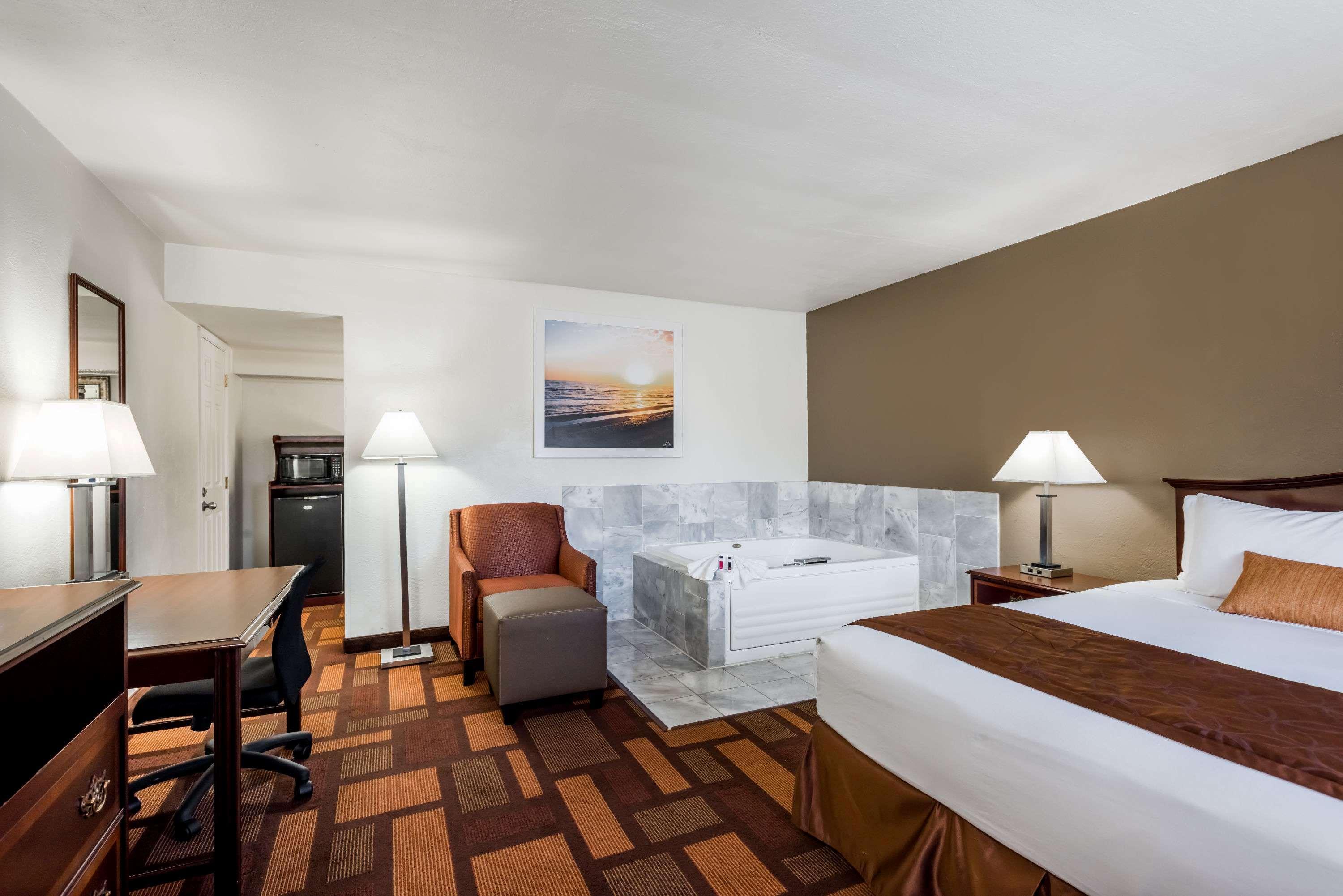 Days Inn & Suites By Wyndham Lodi Exterior photo