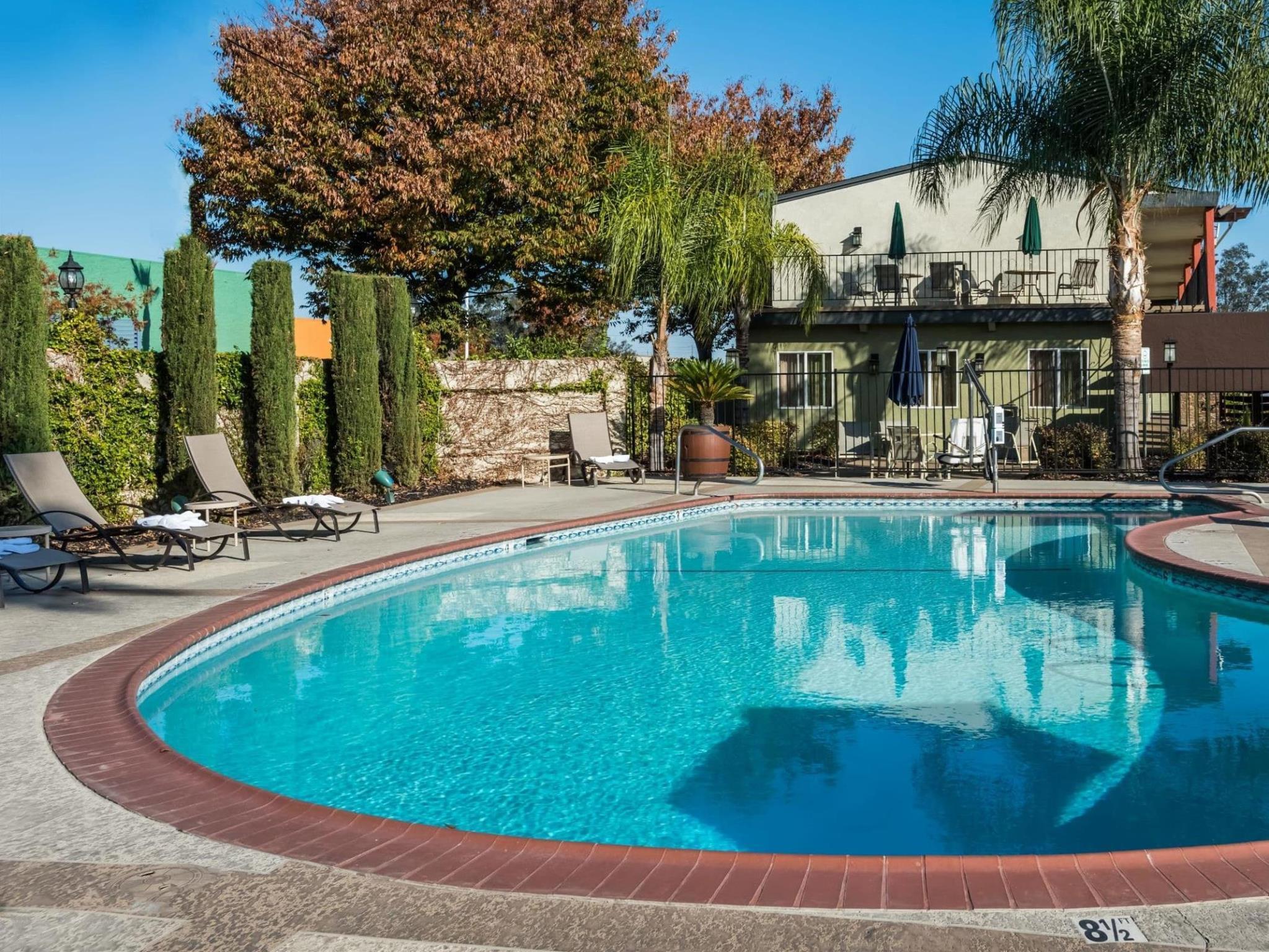 Days Inn & Suites By Wyndham Lodi Exterior photo
