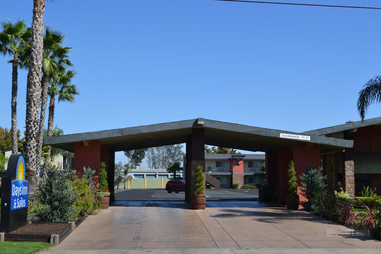 Days Inn & Suites By Wyndham Lodi Exterior photo