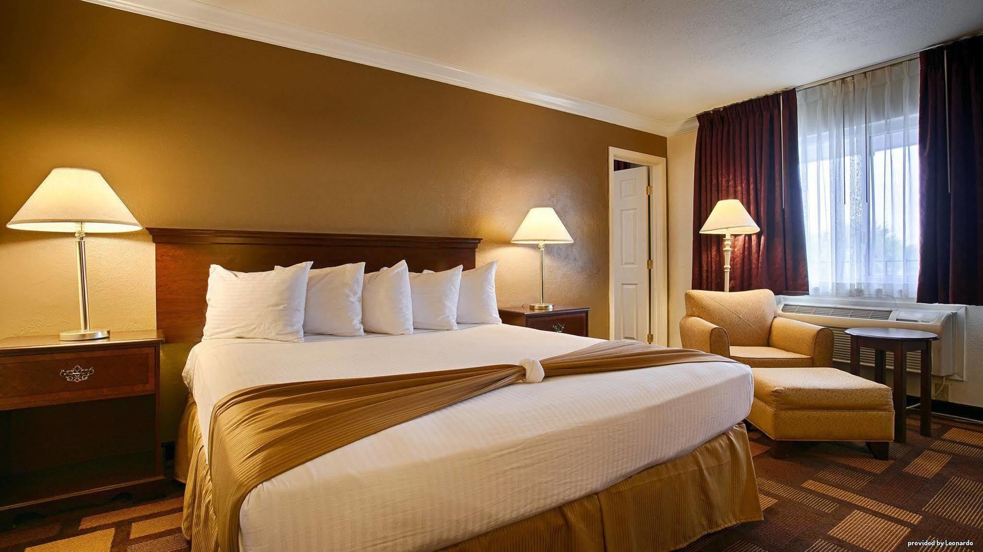 Days Inn & Suites By Wyndham Lodi Exterior photo
