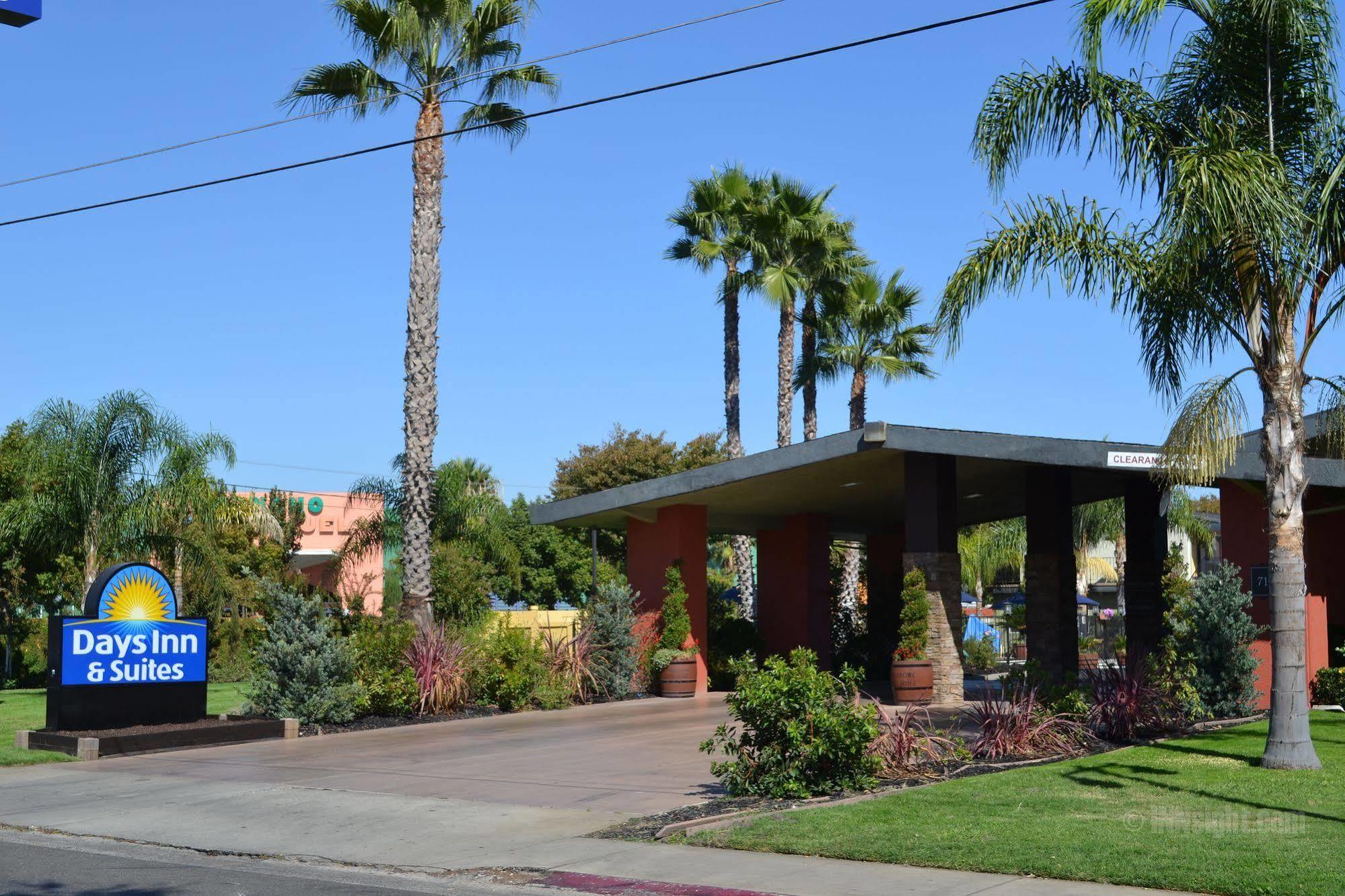 Days Inn & Suites By Wyndham Lodi Exterior photo