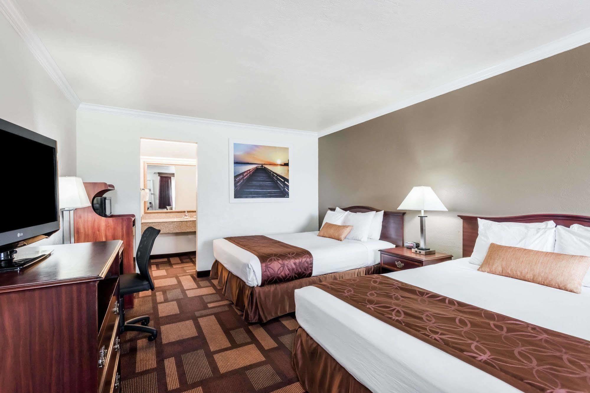 Days Inn & Suites By Wyndham Lodi Exterior photo